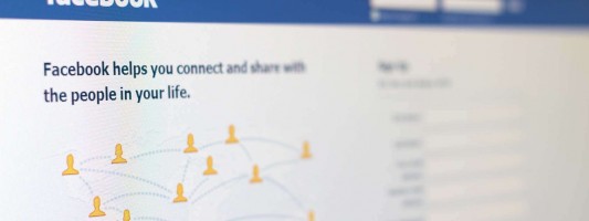 Facebook: 1,23 δισ. ενεργοί χρήστες ανά μήνα, έως 7,9% οι διπλοί λογαριασμοί