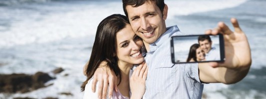 Τι αποκαλύπτουν τα «relfies» για τη σχέση σας