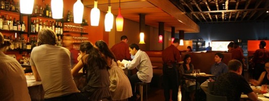 Εστιατόριο  αργούσε να εξυπηρετήσει τους πελάτες, εξαιτίας της χρήσης… smartphones