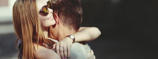 Cuddlr: Σας κλείνει ραντεβού για μία γρήγορη αγκαλιά με αγνώστους