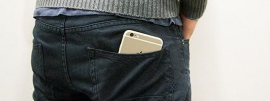 Οι Κινέζοι βρήκαν τη λύση για να χωράει το iPhone 6 στην τσέπη του παντελονιού