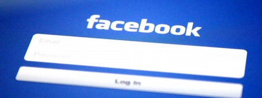 Το Facebook «μπλοκάρει» χρήστες και απαιτεί αντίγραφο ταυτότητας για επαναφορά του προφίλ