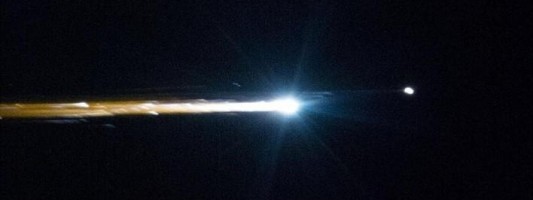 Τι φαίνεται από το «παράθυρο» ενός διαστημόπλοιου; – Η απόλυτη αποτύπωση της ταχύτητας