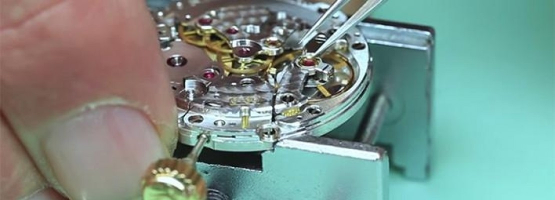 Γιατί τα Rolex είναι τόσο ακριβά: Καρέ-καρέ οι 3.135 κινήσεις που χρειάζονται για να κατασκευαστεί ένα ρολόι