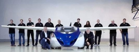Αυτό είναι το απίθανο ιπτάμενο αυτοκίνητο που θα κυκλοφορήσει από το 2017