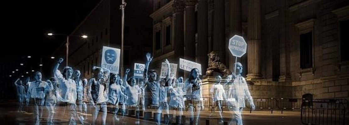 Η πρώτη διαδήλωση «φαντασμάτων» -Ολογράμματα έκαναν πορεία στην Ισπανία
