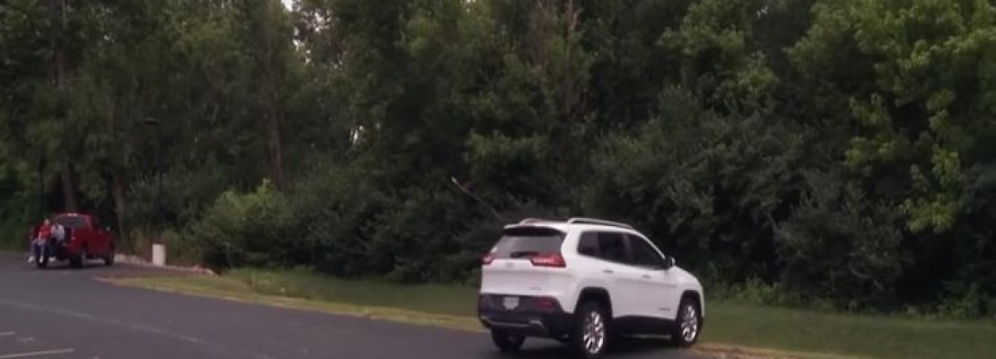 Χάκερς κατέλαβαν αυτοκίνητο και το έριξαν στο χαντάκι (VIDEO)