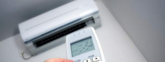 «Σεξιστικό» το air condition -Ο κλιματισμός έχει εξαρχής ρυθμιστεί έτσι ώστε να ταιριάζει στους άνδρες