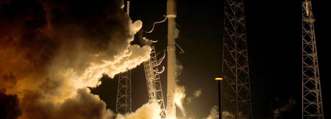 Space X : Ιστορική κάθετη προσγείωση του πυραύλου Falcon 9