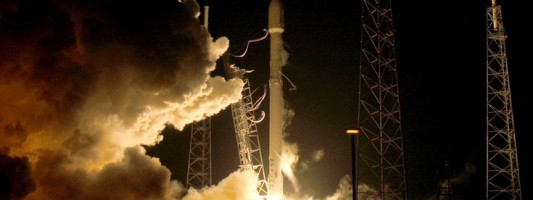 Space X : Ιστορική κάθετη προσγείωση του πυραύλου Falcon 9