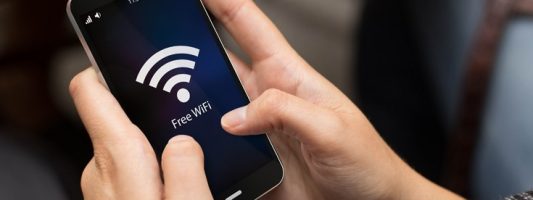 Υποσχέσεις Γιούνκερ για δωρεάν Wi-Fi σε ευρωπαϊκές πόλεις και χωριά