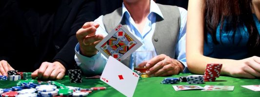Ένα παιχνίδι πόκερ μεταξύ ανθρώπων και τεχνητής νοημοσύνης