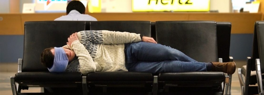 Το μαξιλάρι που λύνει το… πρόβλημα ύπνου στα αεροπλάνα