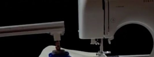 Το ρομπότ που ράβει και φτιάχνει ρούχα