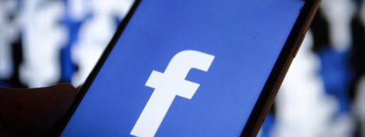 Facebook: Καταργεί οριστικά τα “Trending Topics”