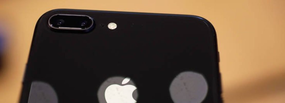 «Η Apple πούλησε λιγότερα iPhones αλλά πιο ακριβά»