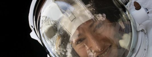 Η αστροναύτης της NASA Κριστίνα Κόουκ επέστρεψε στη Γη μετά από 328 ημέρες