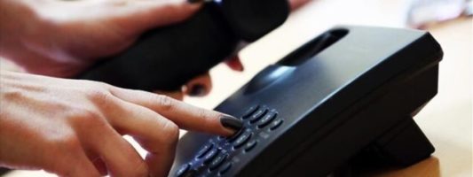 Κορωνοϊός: Η χρήση του τηλεφώνου έχει αυξηθεί περισσότερο και από το Ίντερνετ