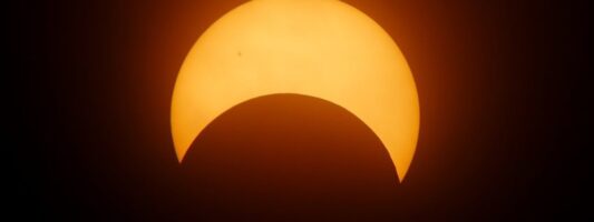 Δακτυλιοειδής έκλειψη Ηλίου την Κυριακή, θα είναι ορατή και στην Ελλάδα