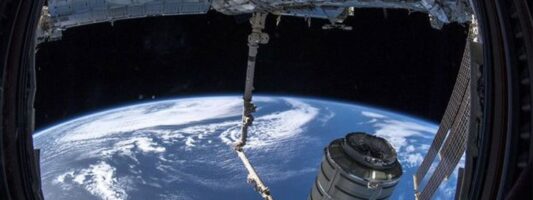 Δύο Ρώσοι και μια Αμερικανίδα απογειώθηκαν για τον Διεθνή Διαστημικό Σταθμό