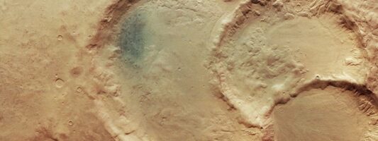 Ένα σπάνιο εντυπωσιακό τριπλό κρατήρα φωτογράφισε στον Άρη το Mars Express