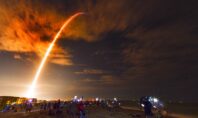 Ξεκίνησε η ιστορική πτήση του SpaceX Crew Dragon με πλήρη ομάδα αστροναυτών