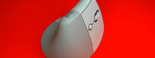Logitech Lift: Το νέο κάθετο ποντίκι είναι μικρότερο και, ναι, πιο εργονομικό