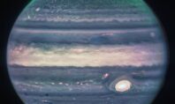 Εντυπωσιακό μοντάζ με τις πρόσφατες φωτογραφίες του Δία από το διαστημικό τηλεσκόπιο James Webb