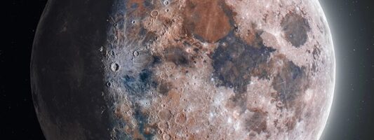 Αστροφωτογράφοι δημιούργησαν μια εκπληκτικά λεπτομερής φωτογραφία της Σελήνης