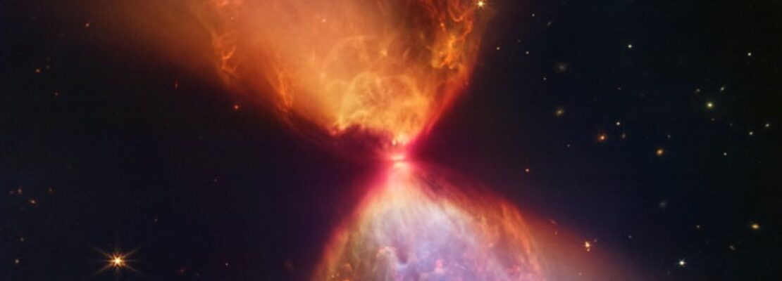 Το διαστημικό τηλεσκόπιο James Webb απαθανάτισε νέφος σε σχήμα κλεψύδρας κατά τον σχηματισμό νέου άστρου