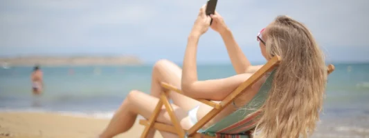 Smartphone accessories που χρειάζεσαι στις διακοπές σου