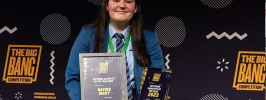Βρετανία: 15χρονη ανακηρύχθηκε «Νεαρή Επιστήμονας της Χρονιάς»