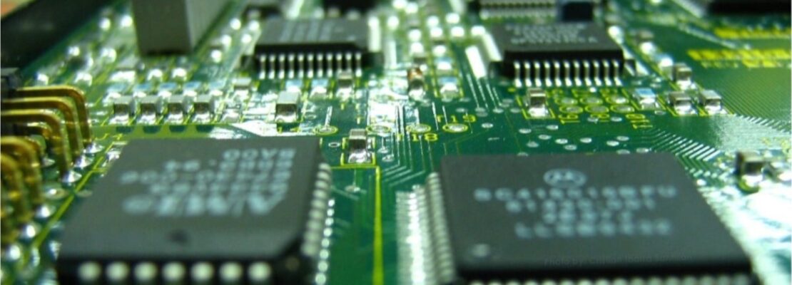 WSJ: Οι ΗΠΑ εξετάζουν νέους περιορισμούς στις εξαγωγές μικροτσίπ για την τεχνητή νοημοσύνη σε κινεζικές εταιρείες