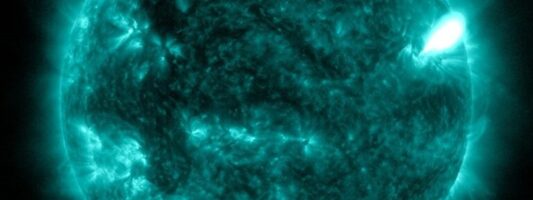 H NASA κατέγραψε τεράστια έκρηξη στον Ήλιο