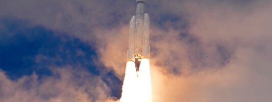 Ινδία: Εκτοξεύθηκε το διαστημόπλοιο Chandrayaan-2 σε μια αποστολή ελεγχόμενης προσεδάφισης στη Σελήνη
