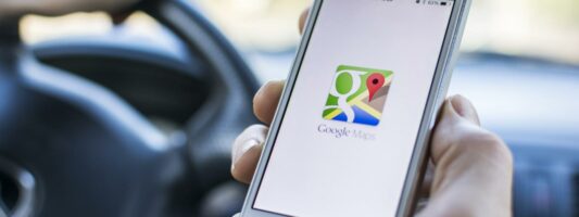 Η λειτουργία των Google Maps που ελάχιστοι γνωρίζουν -Πώς να παρακολουθείς πού βρίσκεται το αυτοκίνητό σου