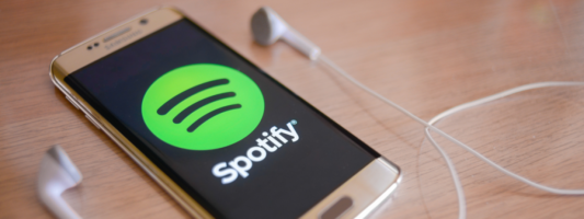Το Spotify ανακοίνωσε μείωση του εργατικού δυναμικού του κατά «περίπου 17%», την τρίτη για φέτος