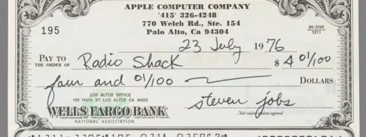 Σε δημοπρασία επιταγή της Apple με την υπογραφή του Steve Jobs – Αναμένεται να πιάσει πάνω από 25.000 δολάρια