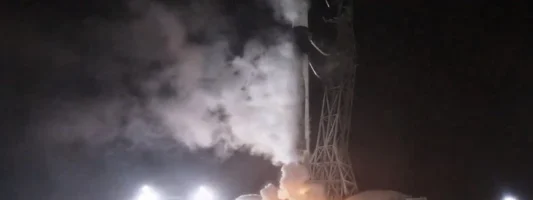 Ο Έλον Μασκ έστειλε 22 δορυφόρους στο διάστημα: Δείτε βίντεο από την εκτόξευση
