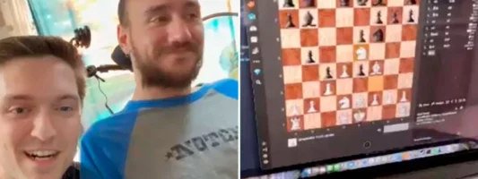 Εντυπωσιακό βίντεο από τον Έλον Μασκ: Άνδρας με εμφύτευμα εγκεφάλου παίζει σκάκι σε H/Y μόνο με τη σκέψη