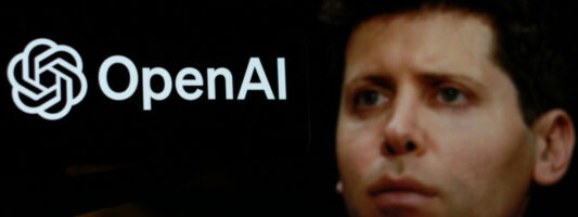 Φουντώνει η κουβέντα για τα δεδομένα που χρησιμοποιεί η OpenAI – Τα «καρφιά» της Google και οι κατηγορίες της Scarlett Johansson