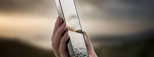 iPhone 16 Pro Max: Φήμες ότι έρχεται με μεγαλύτερη διάρκεια ζωής μπαταρίας