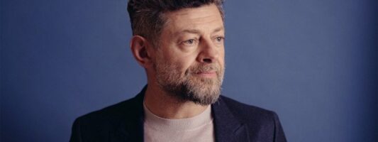 Ο Andy Serkis βλέπει το ΑΙ ως «μια μορφή μαγείας που τρομάζει τους ανθρώπους»