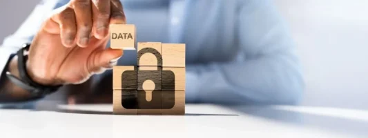 Καλά τα πήγε το GDPR: 7 στις 10 ιστοσελίδες μοιράζονται τα δεδομένα μας με τρίτους χωρίς τη συγκατάθεση μας