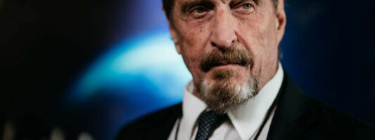 Ο John McAfee «επέστρεψε από τους νεκρούς» σε AI μορφή!