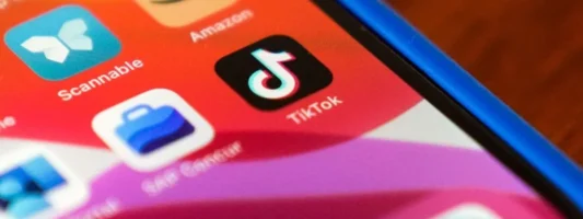 TikTok: Επέστρεψε σε App Store και Google Play στις ΗΠΑ