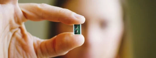 Neuralink: Επαναστατική πρόοδος για ασθενή με ALS χάριν στο εμφύτευμα