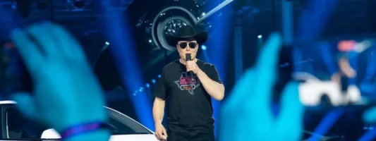 Η Tesla διαψεύδει αναφορές για αναζήτηση αντικαταστάτη του Elon Musk