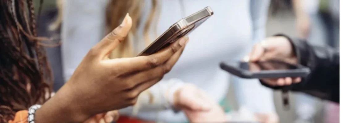 Κινητό τηλέφωνο όπως… βδέλλα: Γιατί το smartphone σας είναι ένα παράσιτο -Μια συναρπαστική εξελικτική θεωρία