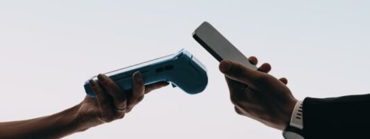 Αυξάνεται το όριο του IRIS σε 1.000 ευρώ μέχρι τα τέλη του έτους